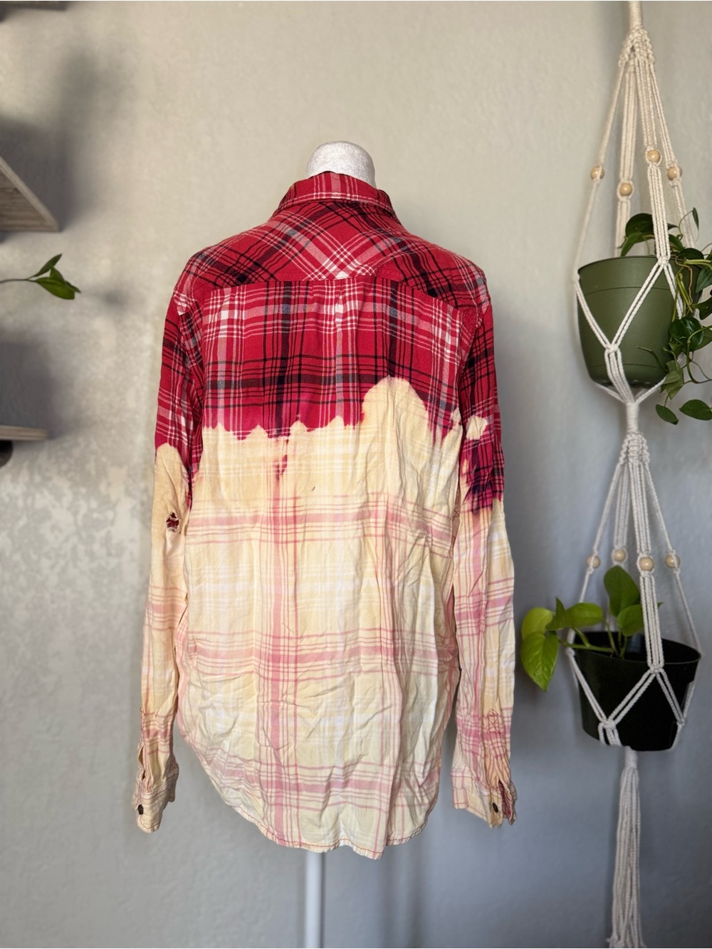 Universal Thread Bleached & Distressed Button Down L - Picture 3 of 9